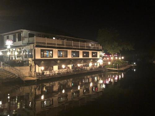 Étterem, Le « Lake View » de la Suite North Hatley in North Hatley (QC)