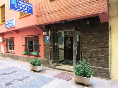 Hostal Guillot - image 5