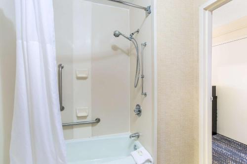 Quality Inn - Hamilton Place - image 6