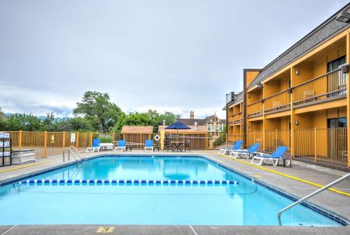 kalispell hotels with pools