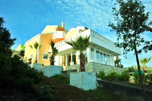  Kali/ Uglian island's waterfront in Kali