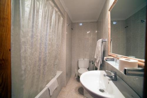 Hostal Sa Rota - image 11