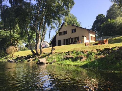 Maison Lac de Pareloup -LES PIEDS DANS L'EAU- - Location saisonnière - Arvieu