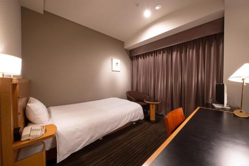 Single Room - Smoking image 2