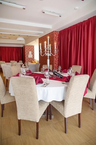 Étterem, Hotel Putnik in Újvidék