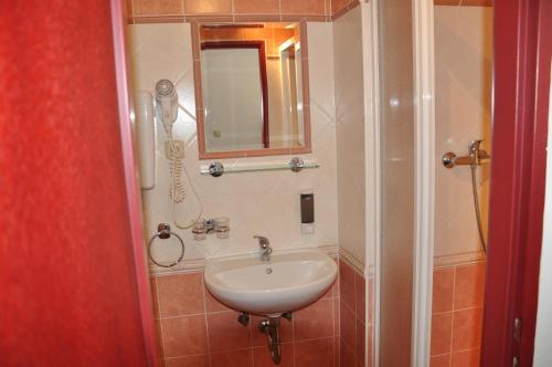 Bathroom, Wellness Hotel Hana in Marianske Lazne