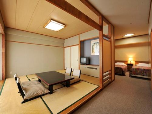 Itoen Hotel New Sakura Set in a prime location of Nikko, Itoen Hotel New Sakura puts everything the city has to offer just outside your doorstep. The property offers guests a range of services and amenities designed to prov