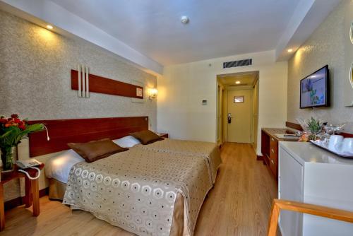 Double or Twin Room with Garden View