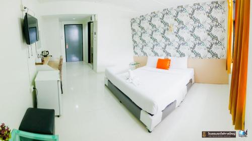 The Train Hotel Hatyai Room Type - Superior Double or Twin Room with Terrace