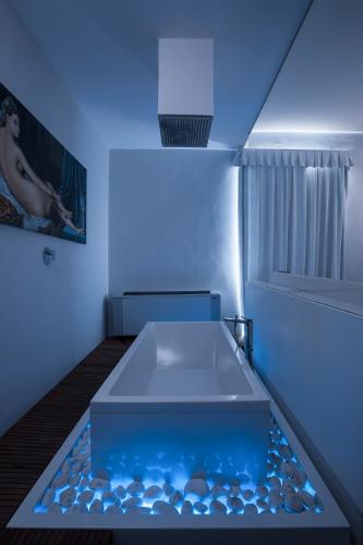 Ванна кімната, La Suite Boutique Hotel & Spa in Прочіда