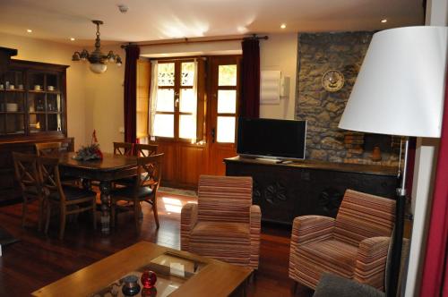 La Casona de Don Santos in Proaza