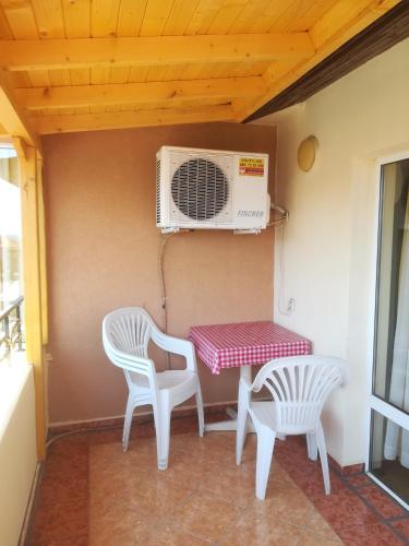 One-Bedroom Apartment with Balcony image 6