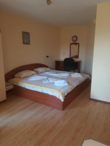 One-Bedroom Apartment with Balcony image 3