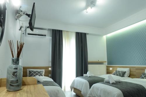 3 twin beds