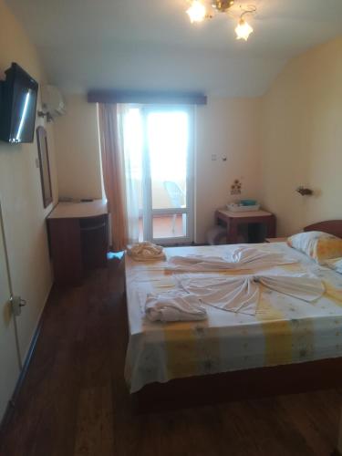 Double Room with Sea View image 3