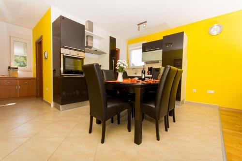 Apartment Okrug Gornji 16901a - image 14