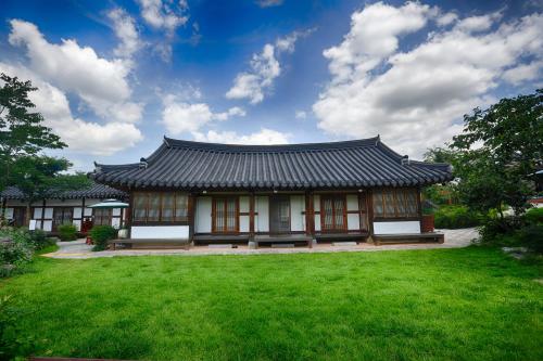 Hotels Near Agijagi Cafe Jeonju Si Best Hotel Rates Near - 