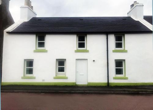 Exterior view, The Saddlers House - the best price per bed in Bowmore