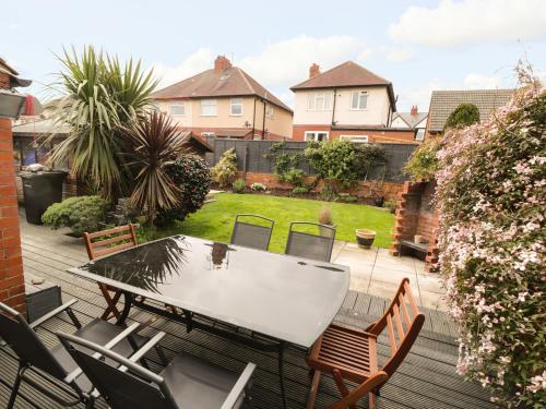53 Burniston Road - main image