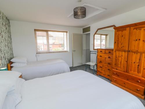 53 Burniston Road - image 6