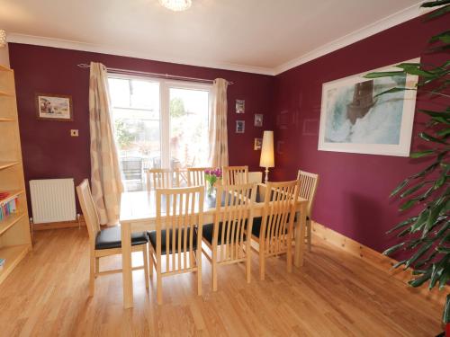 53 Burniston Road - image 8