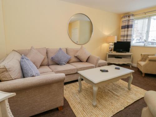 Valiant House - image 7