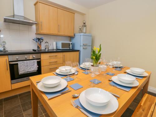 Valiant House - image 10