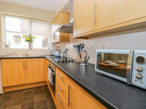 Valiant House - image 6