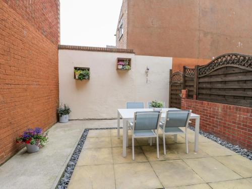 Valiant House - image 11