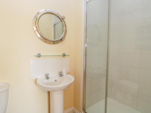 Valiant House - image 13