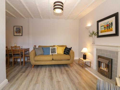 12 Park Hill Road - image 2