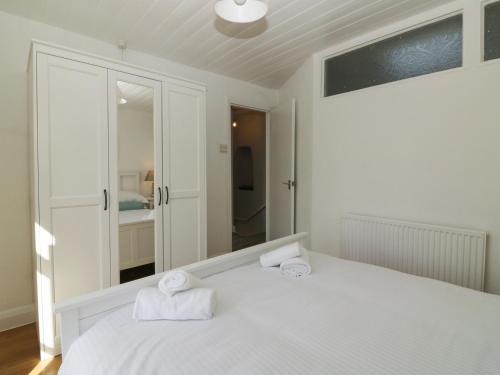 12 Park Hill Road - image 3