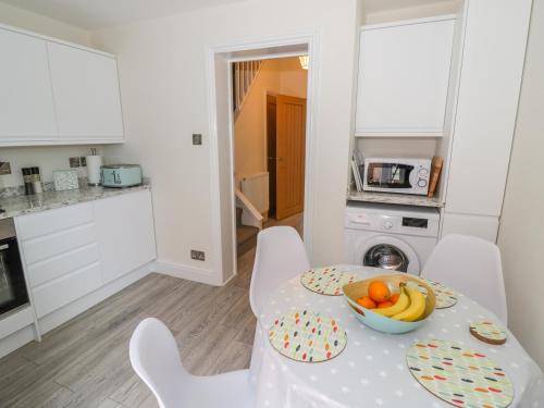 Midsummer Cottage - image 14