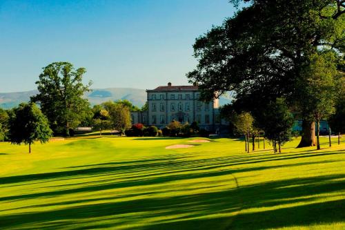 . Dundrum House Hotel Golf & Apartments