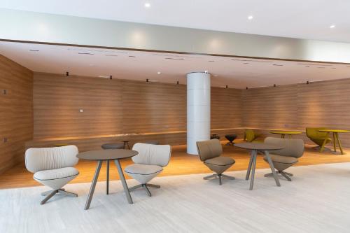Hotel Macià Sevilla Kubb - image 9