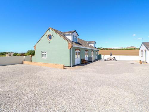 Bramble Cottage - image 4