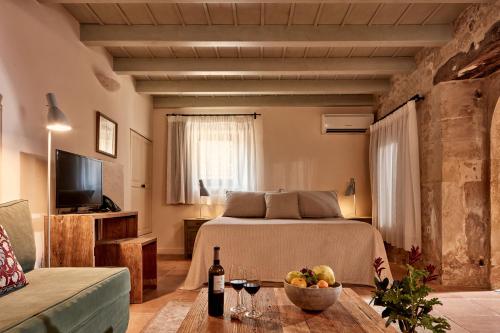 1 king bed, 1 sofa bed