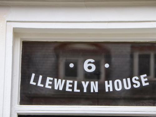 Llewelyn House - image 8