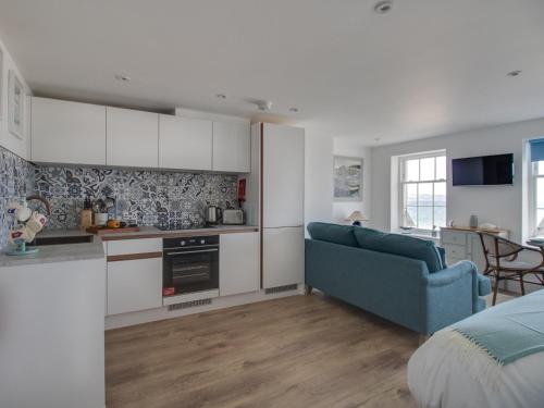 6 The Beaches - image 12