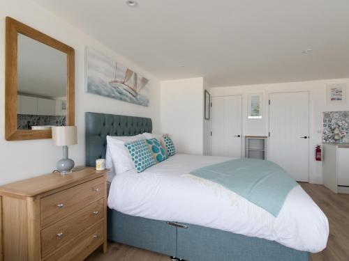 6 The Beaches - image 11