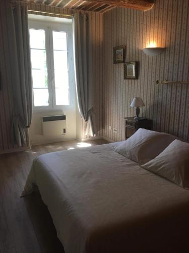 Le Cheval Blanc - Accommodation - La Bastide-des-Jourdans