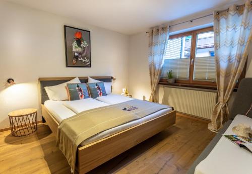 2 bedrooms, 5 beds