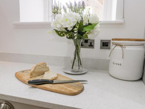 Chalkstone Cottage - image 2