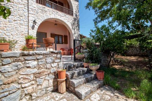 Laconian Collection #Karvela's stone house# gîte à louer Astérion