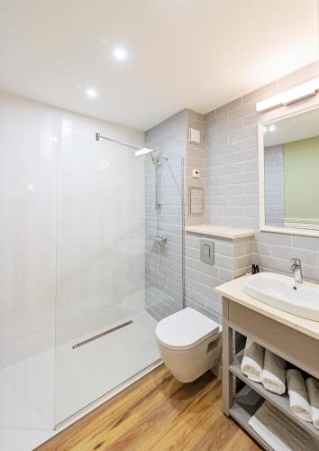 2 bedrooms, 3 beds