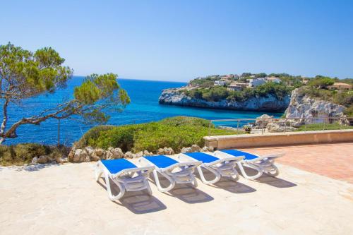 Beautiful private villa on the sea - image 5