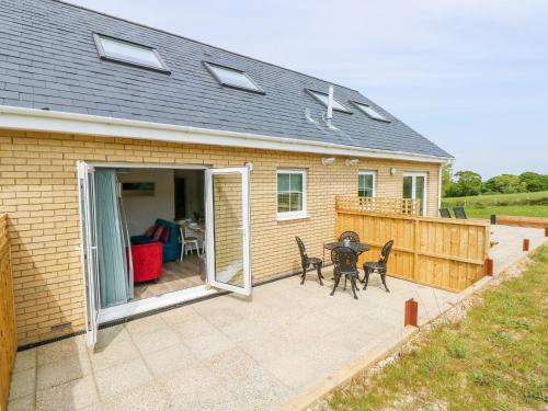 5 Yarmouth Cottages - image 12