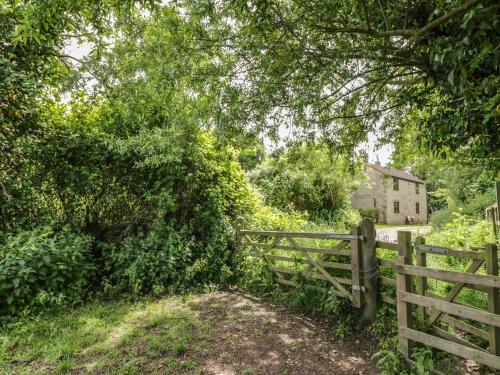 Cottage on the Common - image 7