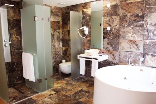 America Diamonds Hotel & Sushi Bar - image 4