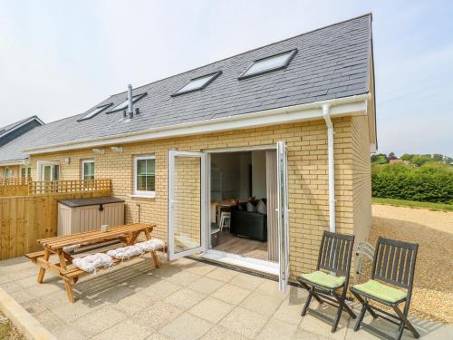 6 Yarmouth Cottages - image 14